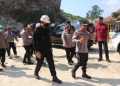Dampingi Kapolda Dansat Brimob Polda Jabar Tinjau Lokasi Longsor di Gunung Kuda