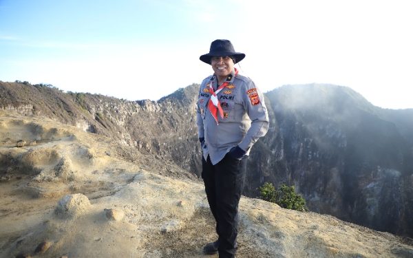 Luar Biasa, Brigjend Rhinto Pecahkan Rekor Pendaki Usia Tertua Taklukan Gunung Ciremai