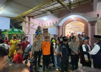 Kapolda Jabar  Cek Pengamanan Ibadah Natal di Gereja Saint Peter Katedral Kota Bandung